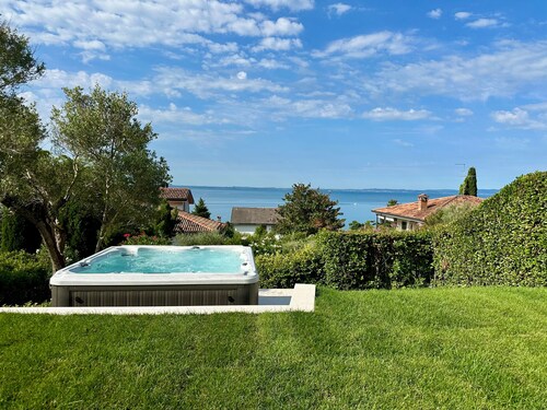 Villa Venezia Garda lake view, garden, Jacuzzi