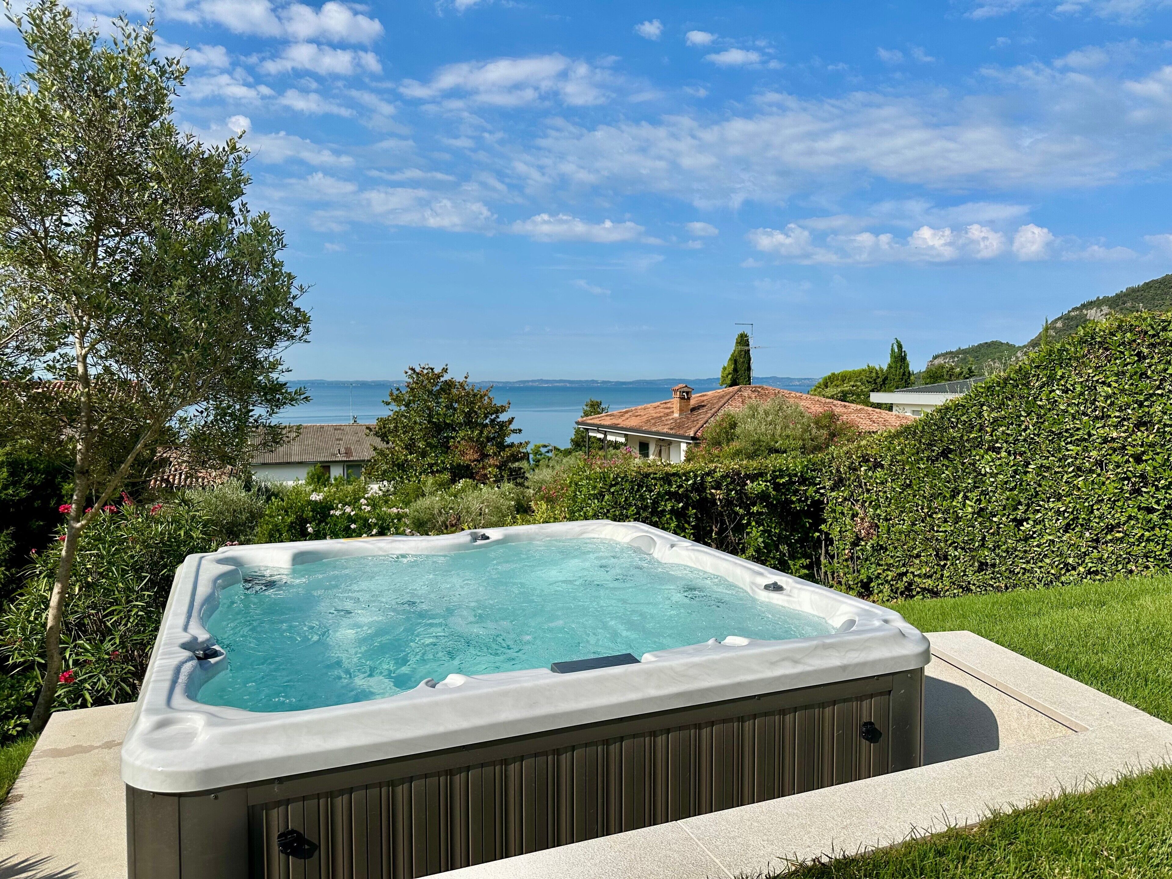 Bañera de hidromasaje exterior