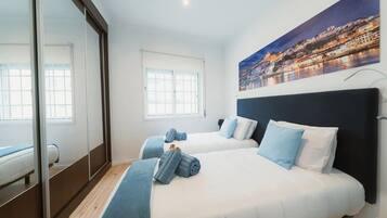 5 bedrooms, iron/ironing board, WiFi, bed sheets