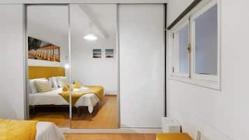 Iron/ironing board, WiFi, bed sheets