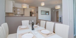 Dining - Biljan- moderan stan u Malom Lošinju (Mali Lošinj)