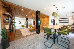 Business center - Landing Apartments near Five Points South (Birmingham)