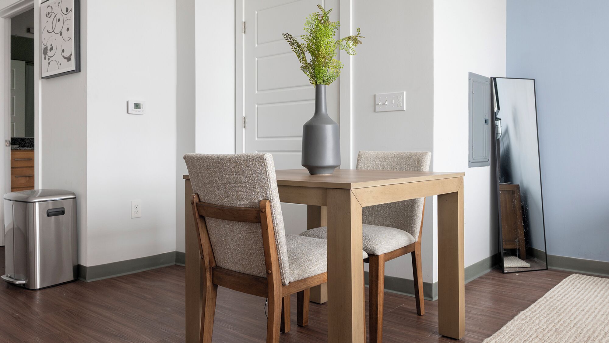 Studio (1 Bedroom) | Dining room