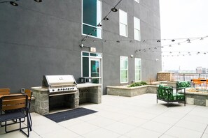 BBQ/picnic area - Landing Apartments near Five Points South (Birmingham)