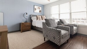 Estudio (1 Bedroom) | 1 dormitorio, decoración individual, mobiliario individual y escritorio