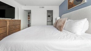 Desk, iron/ironing board, WiFi, bed sheets - Landing | Incredible 1BD, Courtyard (Paradise)