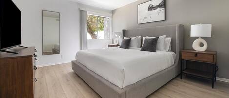 Bureau, fer et planche à repasser, Wi-Fi, draps fournis