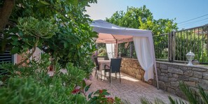 Outdoor dining - Teo in Veli Lošinj, Croatia (Veli Lošinj)