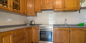 Herdplatte, Geschirrspüler, Kochgeschirr/Geschirr/Besteck