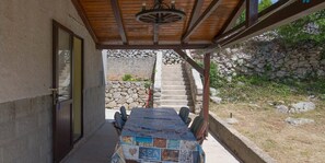 تناول الطعام بالخارج