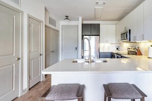 Fridge, dining tables - Landing | Spectacular 1BD in Downtown Fort Worth (Fort Worth)