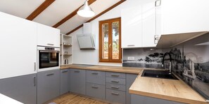 Microonde, forno, piano cottura, lavastoviglie