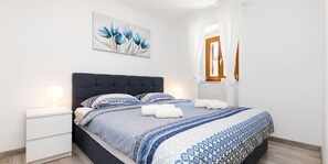2 bedrooms, WiFi, bed sheets - Orange house in Veli Losinj (Veli Lošinj)