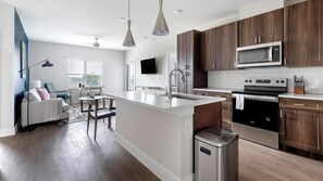 Kühlschrank, Esstisch