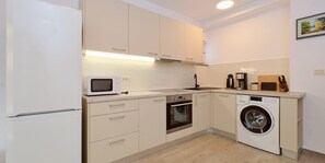 Fridge, microwave, oven, stovetop - Frantin / Frantin A2 - A (Mali Lošinj)