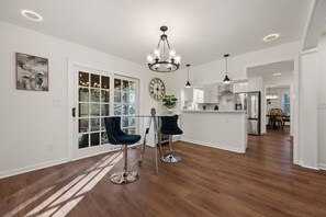 Interior - Spacious 5BR Home in Smyrna – Walk to Vinings, ATL (Smyrna)