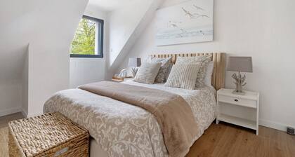 Bed and Breakfast 'Les Goélands - 1' with Shared Garden and Wi-Fi