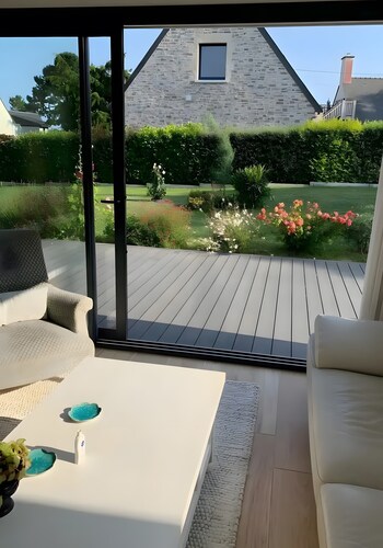 Bed and Breakfast 'Les Goélands - 1' with Shared Garden and Wi-Fi