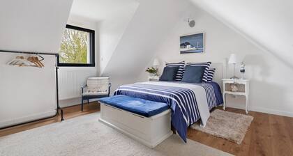 Bed and Breakfast 'Les Goélands - 2' with Shared Garden and Wi-Fi