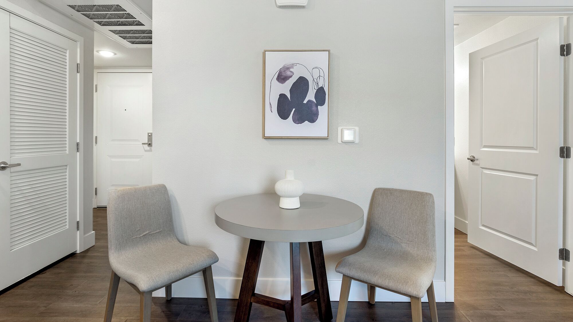 Apartment (1 Bedroom) | In-room dining