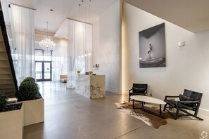 Lobby - Landing Apartments Royal Oak Madison Heights (Royal Oak)