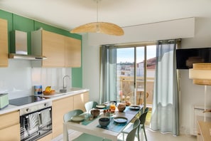 Coffee/tea maker, fridge, microwave, oven - Private Parking, A/C, WiFi, Quiet Area, View, Beach 300m, Families Couples (Sainte-Maxime)