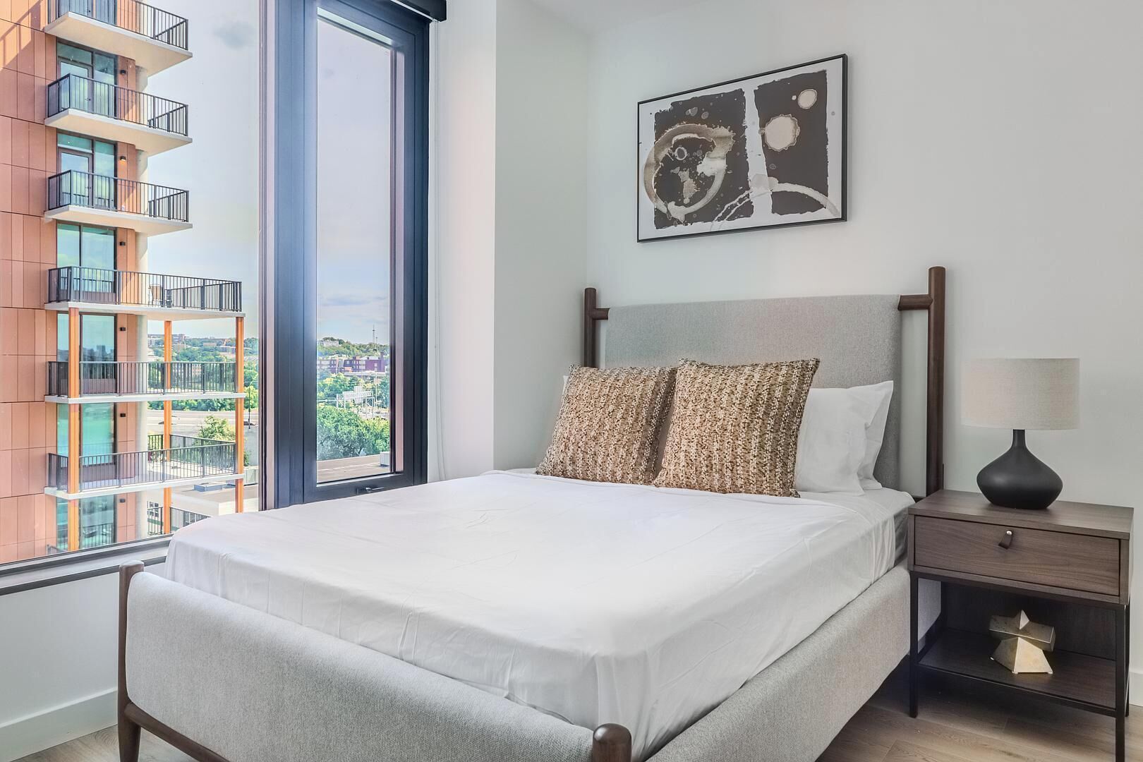 1 slaapkamer, een bureau, een strijkplank/strijkijzer, wifi