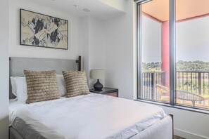 1 slaapkamer, een bureau, een strijkplank/strijkijzer, wifi