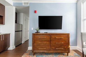 Interior - Landing | Stylish 2BD, Gym, Game Room (Kansas City)
