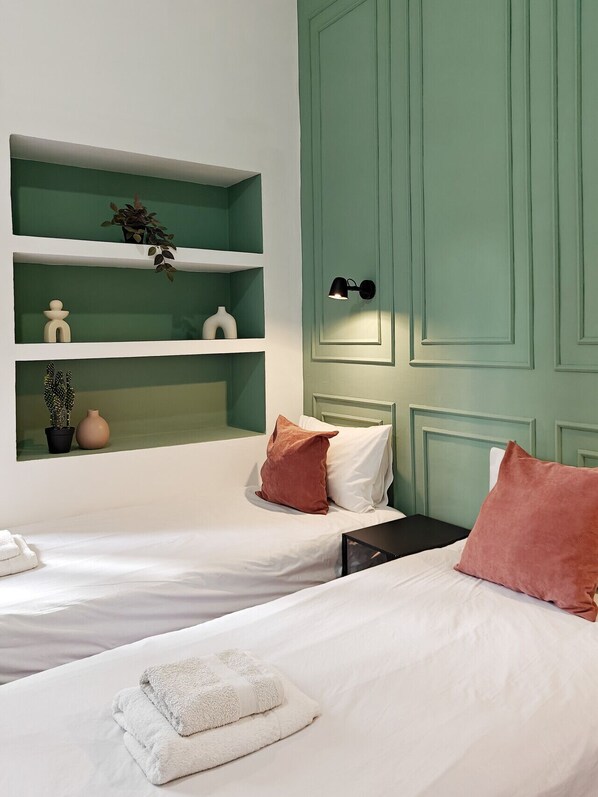 Bureau, fer et planche à repasser, Wi-Fi, draps fournis