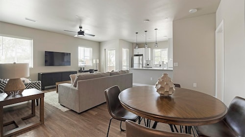 Landing | Incredible 2BD, Clubhouse