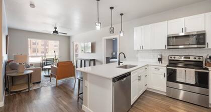 Landing | Beautiful 2BD, Clubhouse