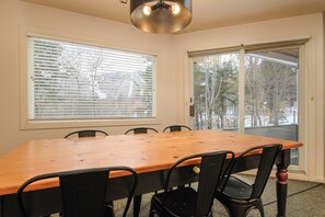 Dining - Sugarbush Escape Fireplace and Shuttle Access (Warren)