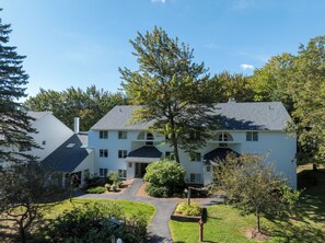 Exterior - Sugarbush Escape Fireplace and Shuttle Access (Warren)