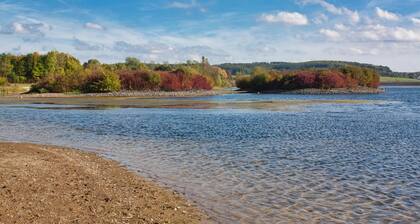 Rosehill Cottage 1699 – Stylish Hideaway with Mountain and Lake Views