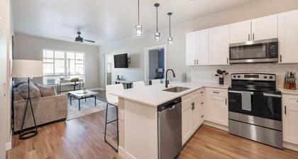 Landing | Incredible 2BD, Clubhouse