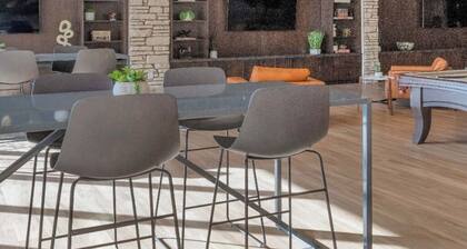 Landing | Beautiful 2BD, Clubhouse