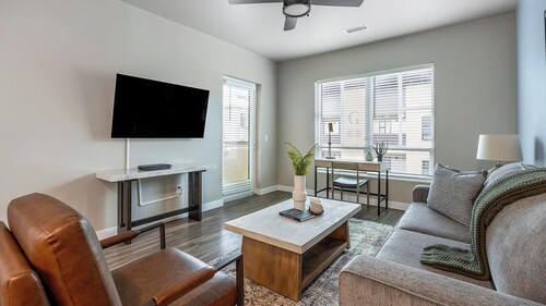 Landing | Stylish 2BD, Clubhouse