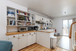 Refrigerador, microondas, parrilla de estufa y lavavajillas 