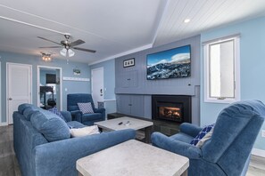 Smart TV, fireplace, books - Charming 2BR/2BA Bridge-Level Condo at The Bridges Resort (Warren)