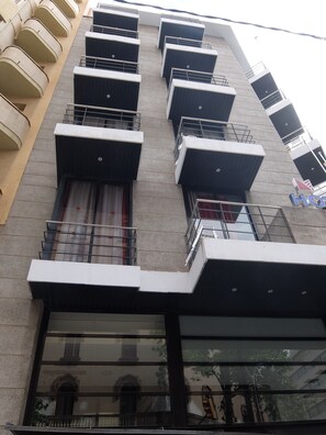 Mặt tiền nơi lưu trú