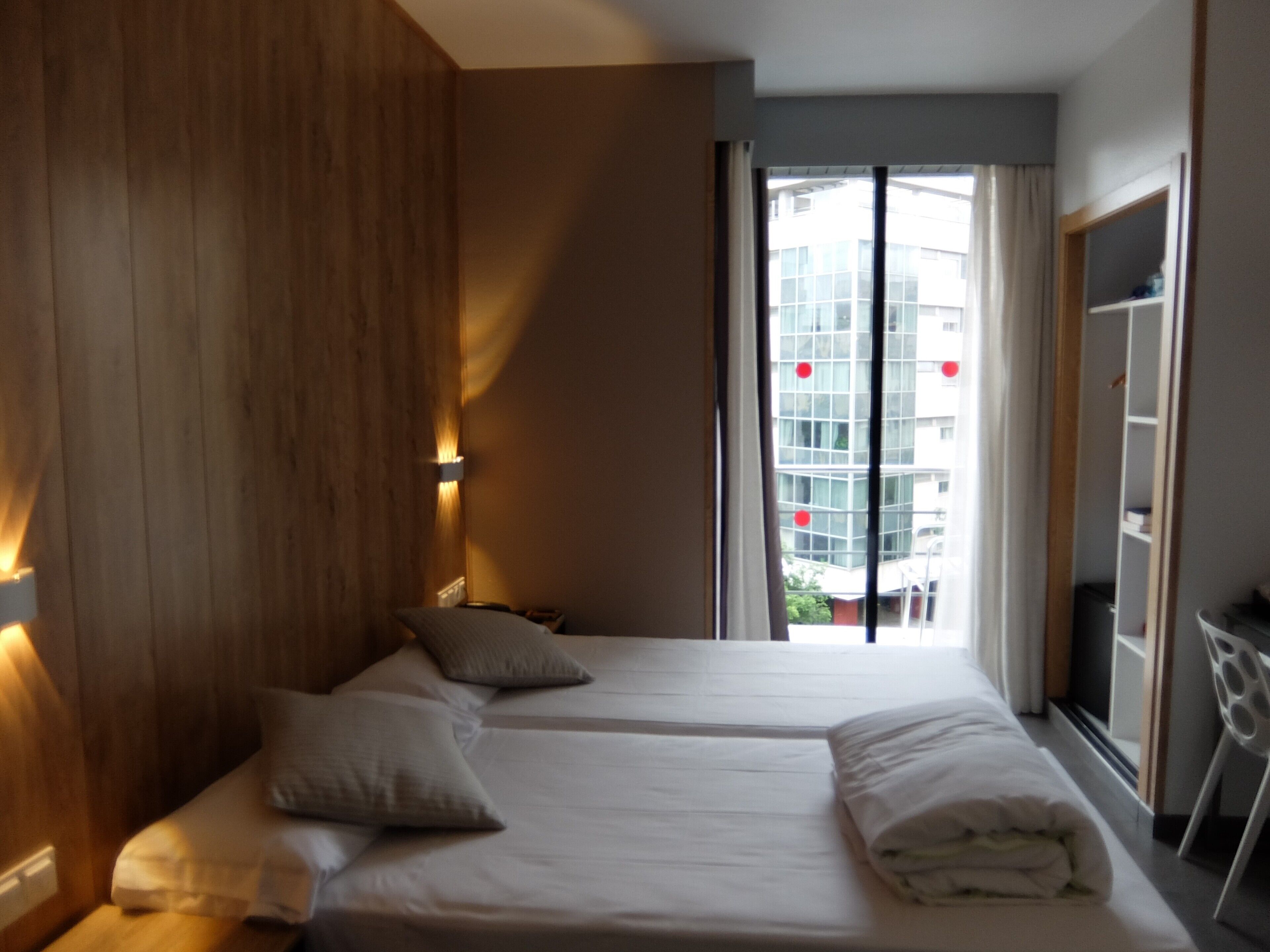 Daunenbettdecken, Minibar, Zimmersafe, Schreibtisch