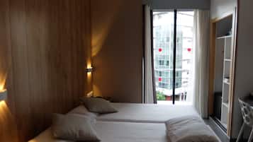 Daunenbettdecken, Minibar, Zimmersafe, Schreibtisch