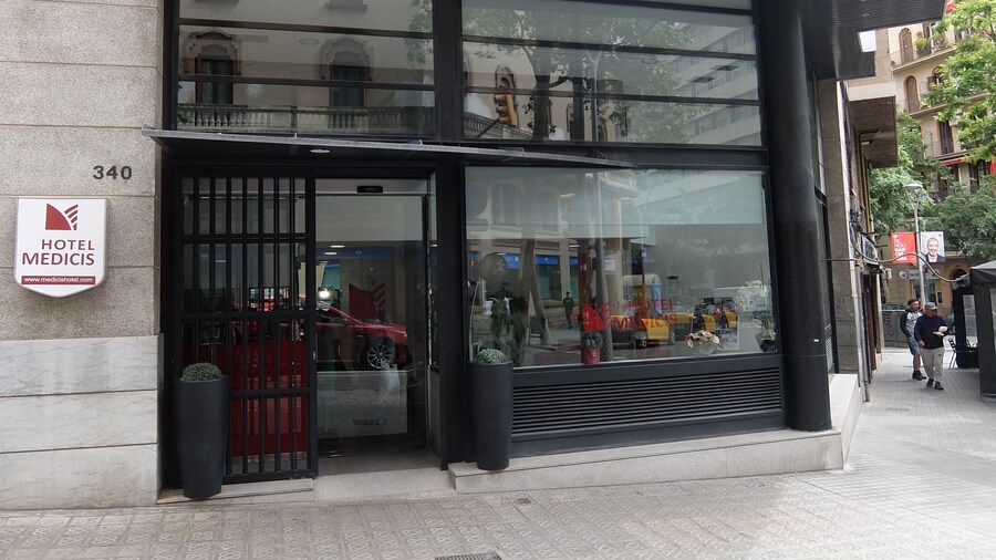 HOTEL MEDICIS