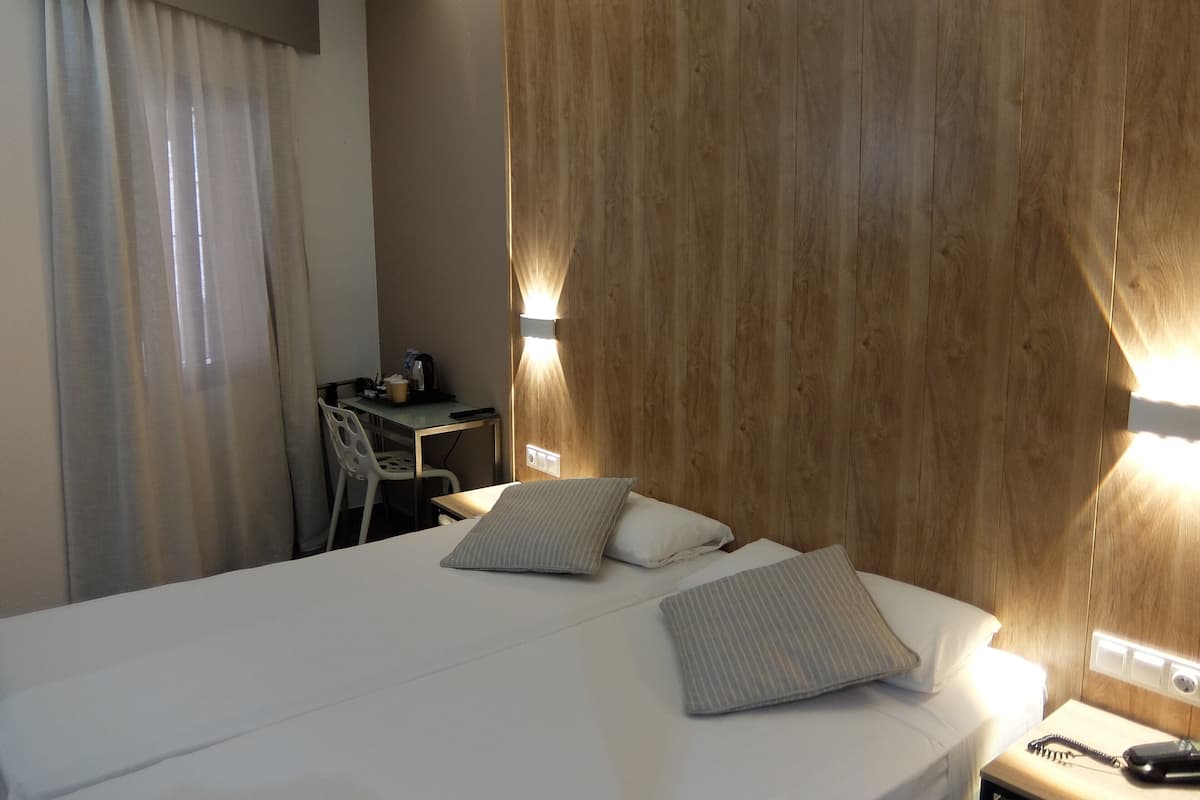 Down comforters, minibar, in-room safe, desk