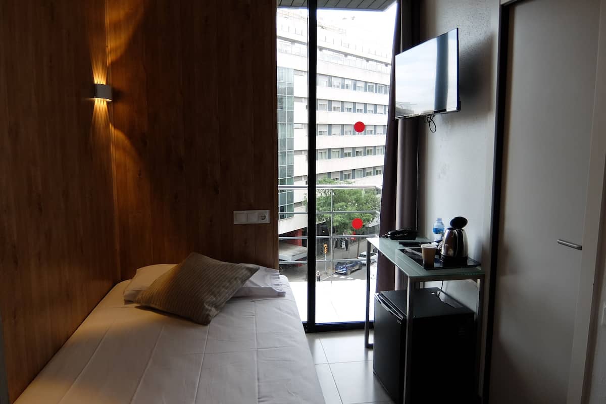 Standard Single Room, Balcony, City View | Down comforters, minibar, in-room safe, desk
