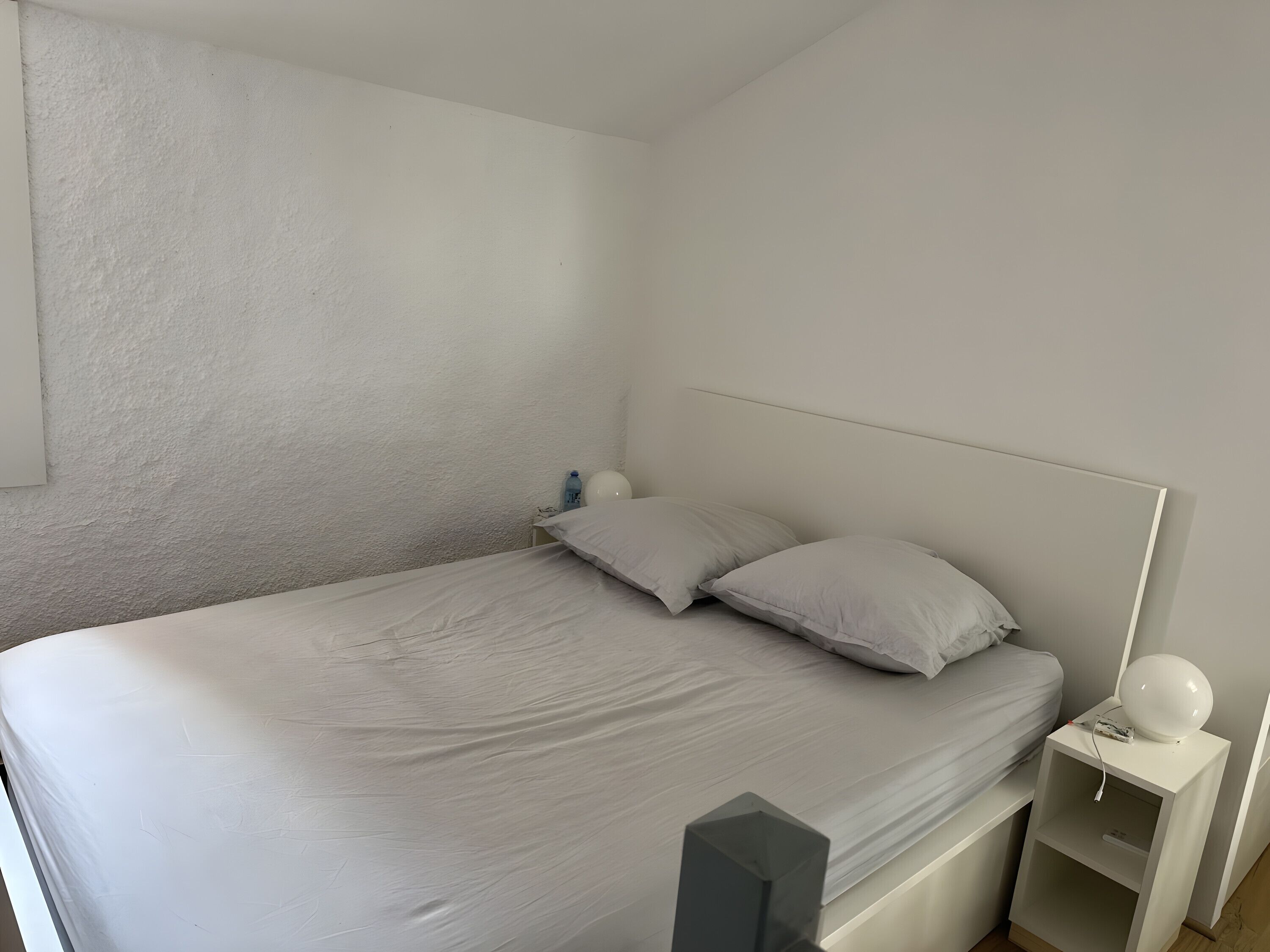 Fer et planche à repasser, draps fournis