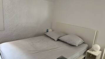 Fer et planche Ă repasser, draps fournis