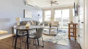 Smart TV - Landing | Spectacular 1BD, Gym, Pool (Loveland)