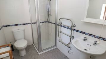 Cottage | Bathroom | Shower